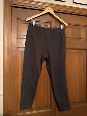 Danskin Women's XL High-Waisted 7/8 Length Leggings with Side Pockets